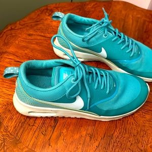 Nike blue green sneakers sz 8